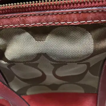 레드 토트백 로고 내부