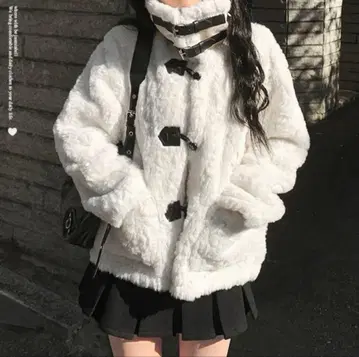 화이트 더플 코트 아우터 한국 시즈니룩