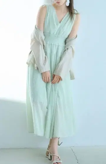 릴리 브라운 프린지 자카드 셔링 원피스