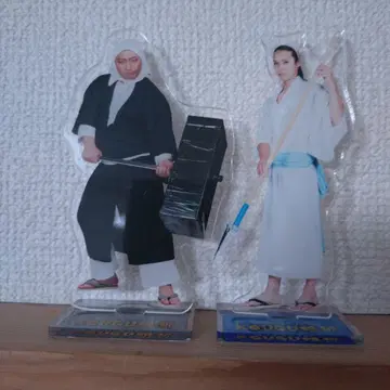 톰 브라운 아크릴 스탠드