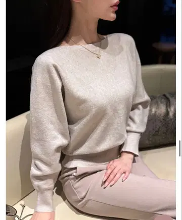 QUNG 쿤 돌먼 슬리브 보트넥 슈니트 오트밀