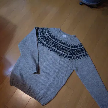 노르딕 무늬 베이지 긴팔 니트 스웨터