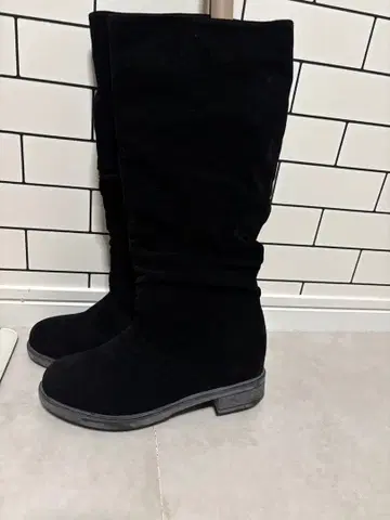 블랙 스웨이드 롱 부츠 플랫 힐