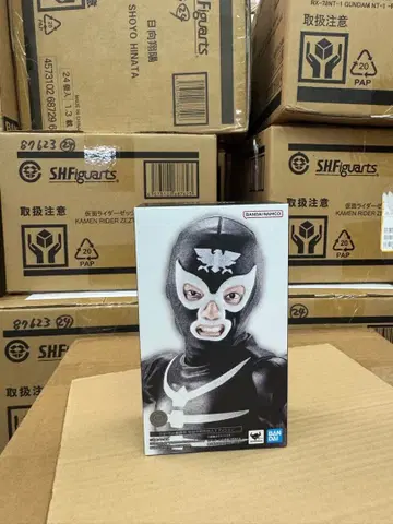 반다이 S.H.Figuarts 슈커 전투원 형광 쇼와 사양