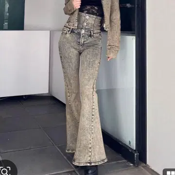 새상품급 GYDA 하이웨스트 케미컬 워시 스트레치 플레어 데님 팬츠