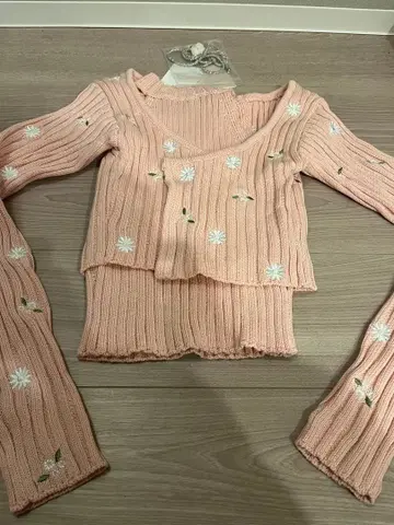 꽃무늬 자수 핑크 니트 스웨터 프리 사이즈 darich 주얼 리본