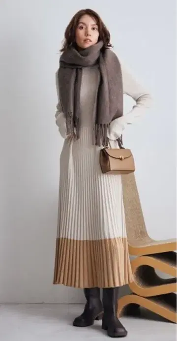 터틀넥 롱 리브 니트 원피스