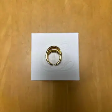 Charlotte Chesnais Initial 반지