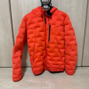 오렌지 후드 부착 다운 자켓