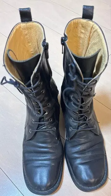 가죽 블랙 레이스업 부츠 중간 힐