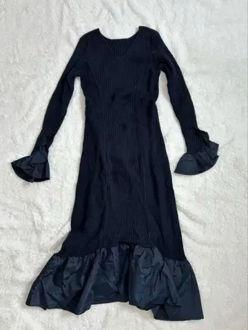 FRAY.ID 개더 프릴 니트 콤비 원피스 네이비