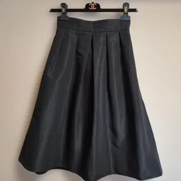 MACKINTOSH PHILOSOPHY 블랙 타프타 플레어 스커트