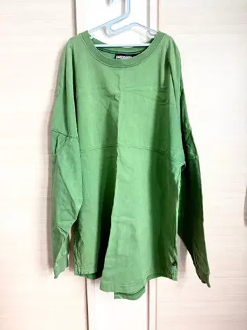 pennant. 그린 긴팔 티셔츠