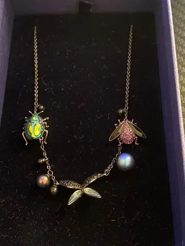 SWAROVSKI 곤충 나비 MAGNETIZED 목걸이