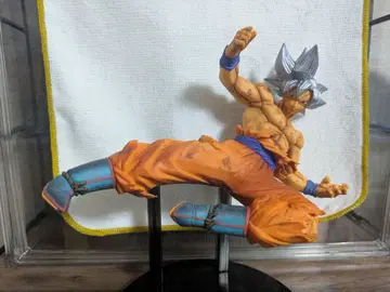 무의식의 극의 손오공 리페인트 피규어