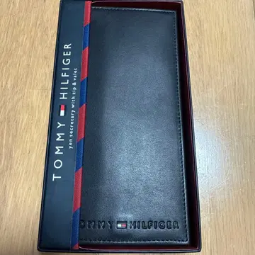 타미힐피거 블랙 가죽 장지갑 이단 접이