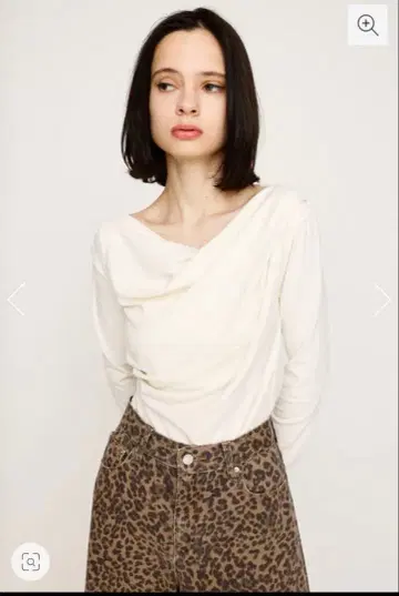 [ SLY ] 화이트 오프숄더 긴팔 상의