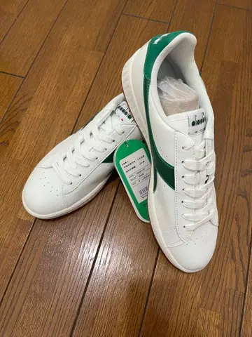 디아도라 화이트/그린 스니커즈