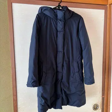 네이비 후드 부착 다운 자켓