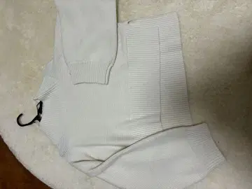 화이트 리브 편직 니트 & 스커트 세트