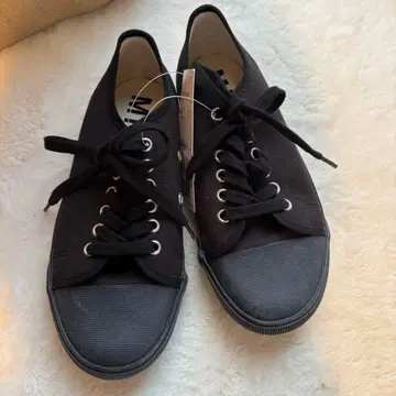 새상품 택 포함 MHL. 블랙 스니커즈 마가렛 호웰 23 블랙