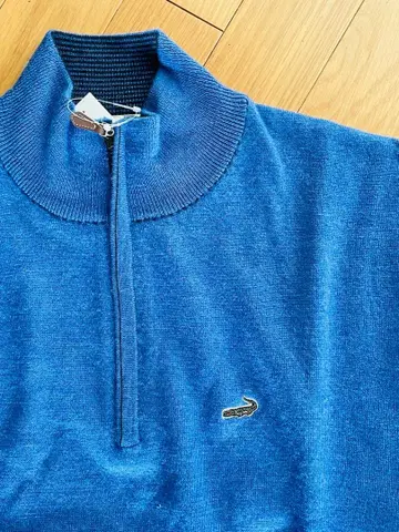 파란색 하이넥 니트 스웨터