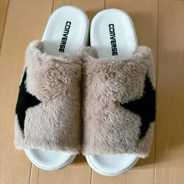 CONVERSE 퍼 샌들 베이지/블랙 스타 별