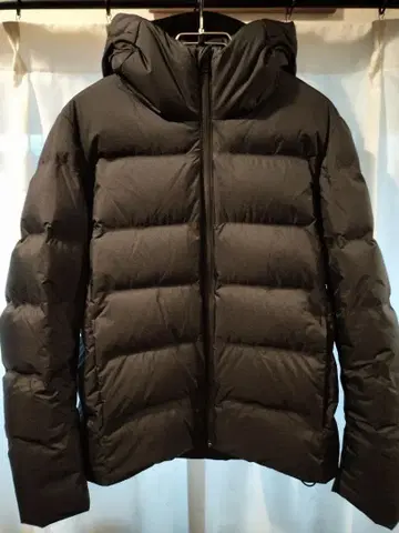 UNIQLO 블랙 심리스 다운 자켓 M