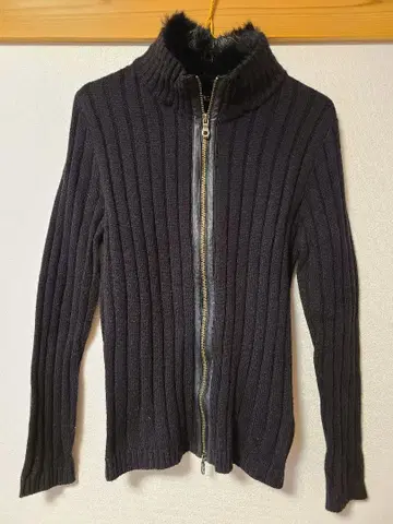 BG 퍼 포함 리브 니트 스웨터