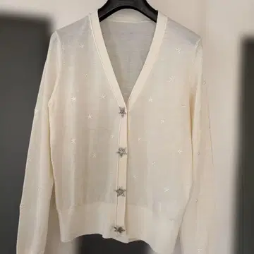 아이보리 긴팔 가디건 별 모양 버튼