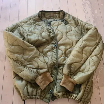 올리브 그린 퀼팅 자켓