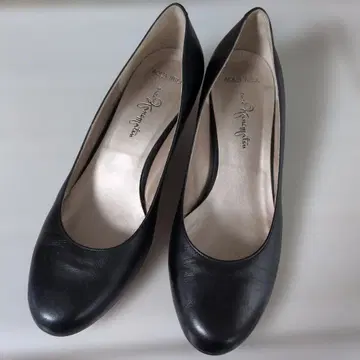 긴자 카네마츠 블랙 펌프스