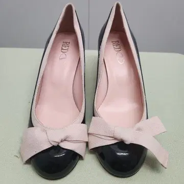 RED 발렌티노 리본 포함 블랙 앤 핑크 펌프스