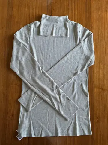 유나이티드 애로우즈 그레이지 얇은 소재 하이넥 니트