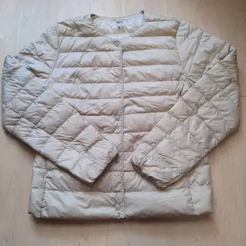 UNIQLO 울트라 라이트 다운 베이지 다운 자켓