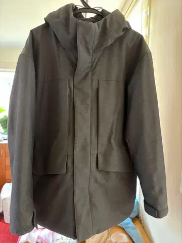 유니클로 하이브리드 다운 파카 블랙 M 사이즈 2회 착용만