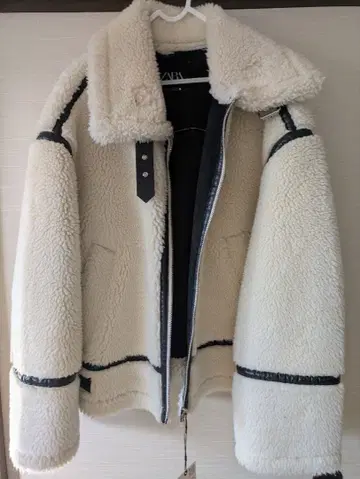ZARA 보아 자켓 S 사이즈 크림색 4번째 하자품