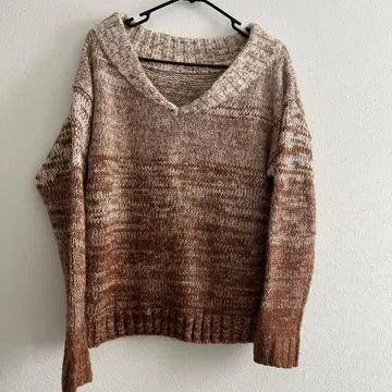 AZUL by moussy 브라운 계열 V넥 오버 사이즈 니트