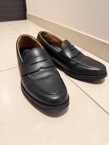 유나이티드 애로우즈 B&Y 블랙 가죽 로퍼