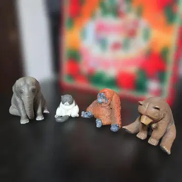 동물 피규어 세트 ( 코끼리, 곰, 오랑우탄, 고양이 )