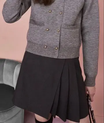 [새상품] Cherir Mignon 랩 디자인 플리츠 절개 미니 스커트