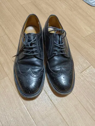 블랙 레더 윙팁 드레스 슈즈