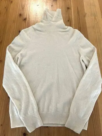 UNIQLO 아이보리 터틀넥 니트 캐시미어 100 M 사이즈