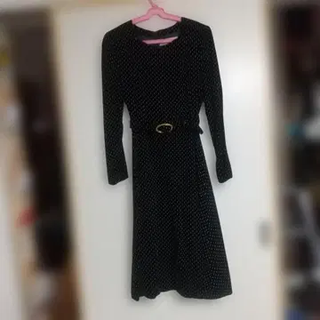 블랙 도트 무늬 벨벳 원피스