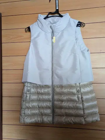 새상품급 멜베이유방트 이소재 다운 베스트 클리닝 완료