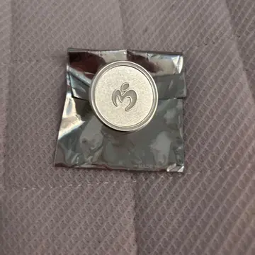 미세스 그린애플 화이트 라운지 핀 배지 H