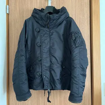 블랙 다운 자켓 후드 부착