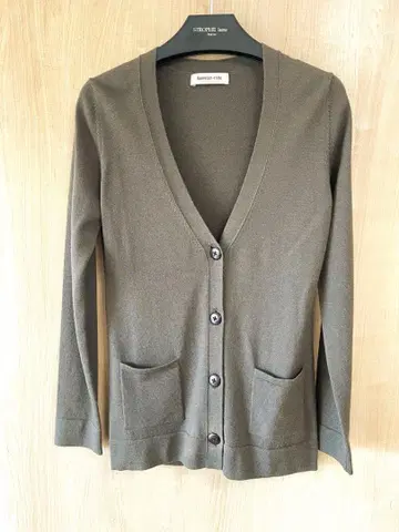 [연말 세일] 앱와이어리쉬 브라운 V넥 가디건 새상품 사이즈 M