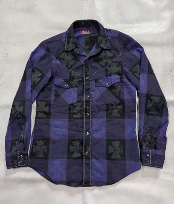 보라색과 블랙 체크 무늬 긴팔 셔츠