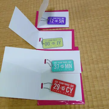 TWICE 5TH READY TO BE 랜덤 플레이트 키링 4개